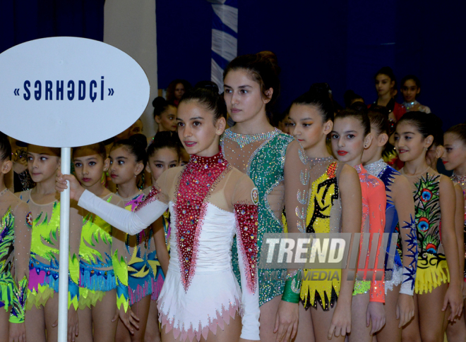 Bədii gimnastika üzrə XXII Bakı çempionatı və birinciliyi start götürüb. Bakı, Azərbaycan, 13 noyabr 2015